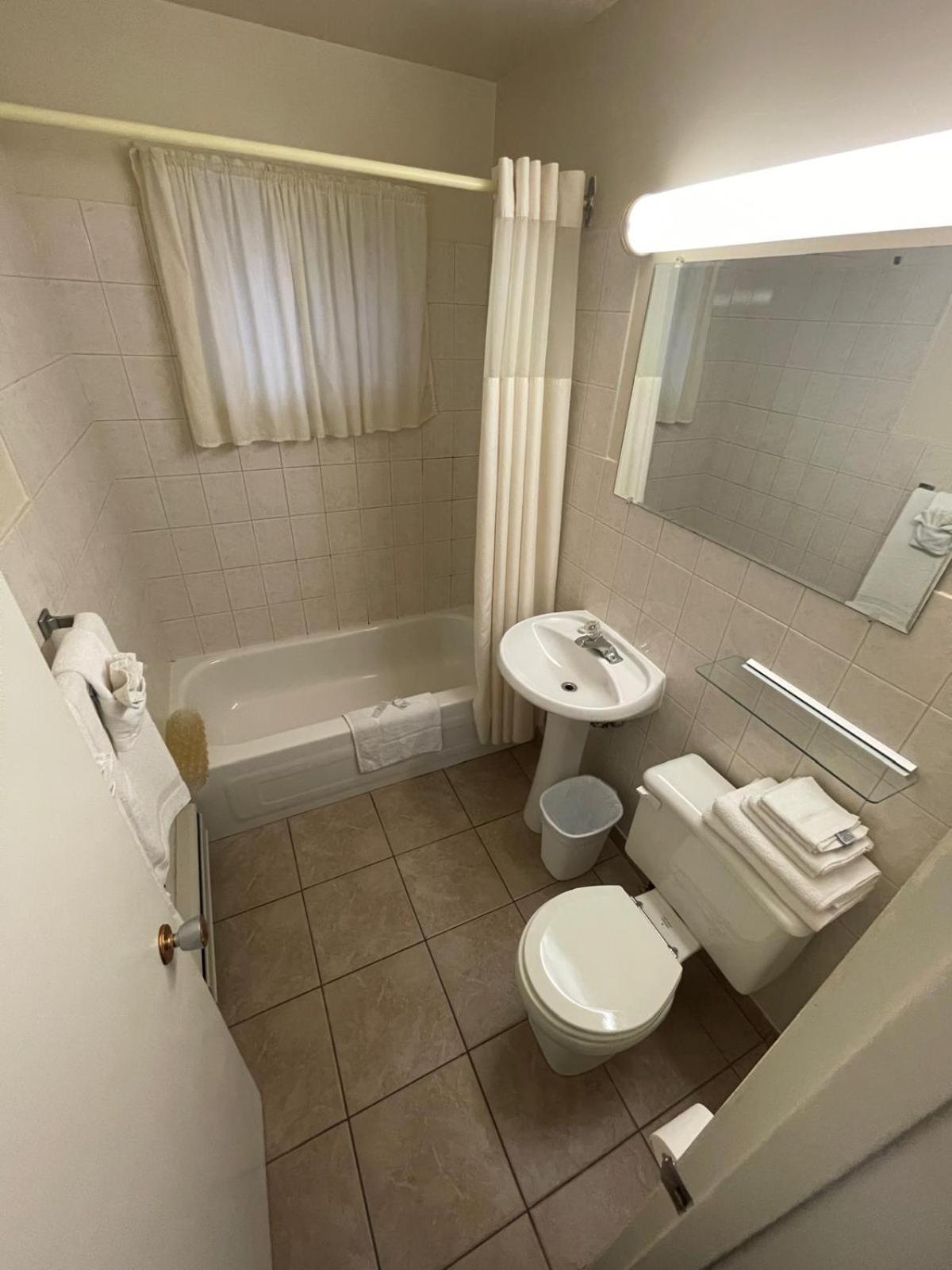 סאולט סאינטה מארי Adams Motel מראה חיצוני תמונה